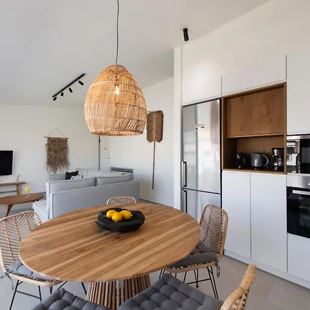 Aparthotel Pnoe - Feel At 4*