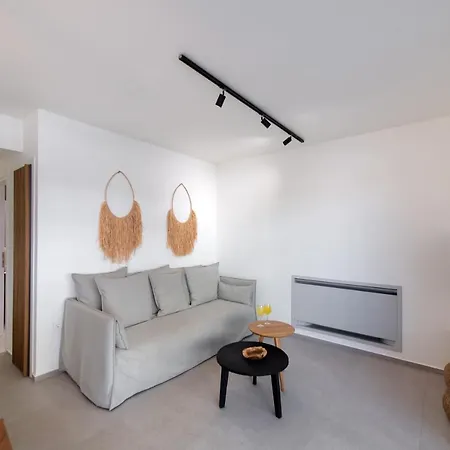 Pnoe - Feel At Aparthotel