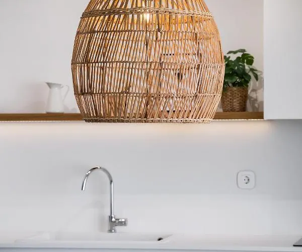 Pnoe - Feel At Lefkada City